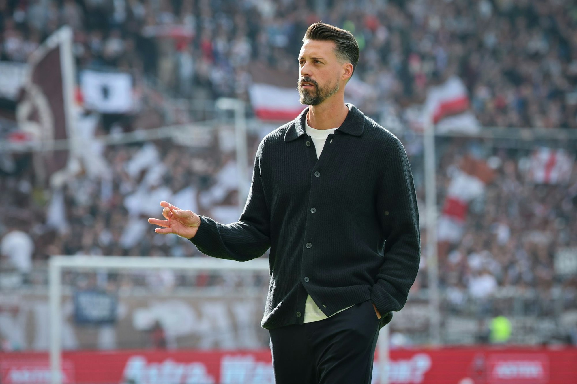 Augsburgs Trainer Sandro Wagner.
