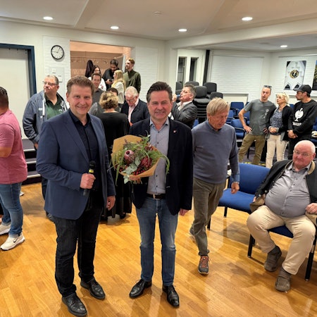 Peter Madel mit Ulrich Stücker.