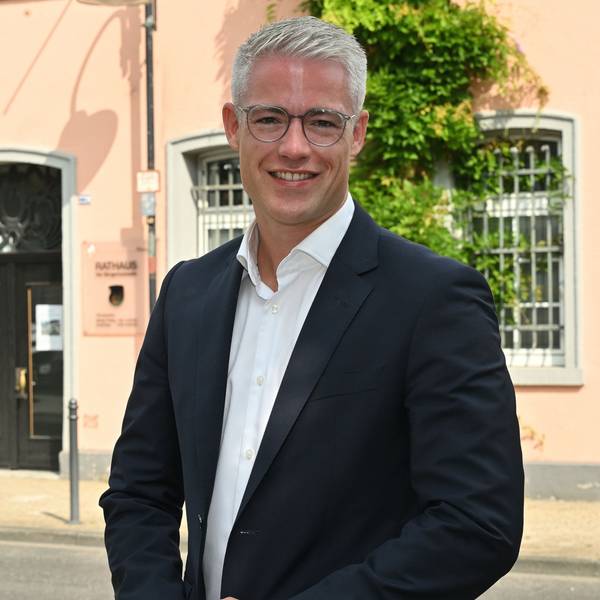Yannick Steinbach, Kandidat von SPD und Fors-Park, wurde bei der Bürgermeisterwahl Erster und zieht in die Stichwahl ein.