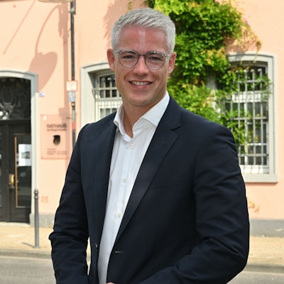 Yannick Steinbach, Kandidat von SPD und Fors-Park, wurde bei der Bürgermeisterwahl Erster und zieht in die Stichwahl ein.