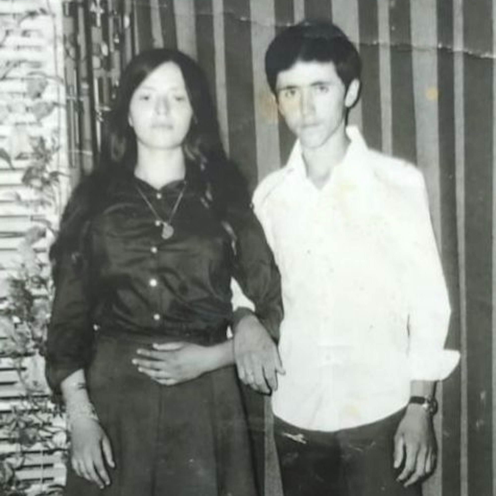 Auf dem Bild ist das Goldhochzeitspaar bei der Heirat 1975 zu sehen.