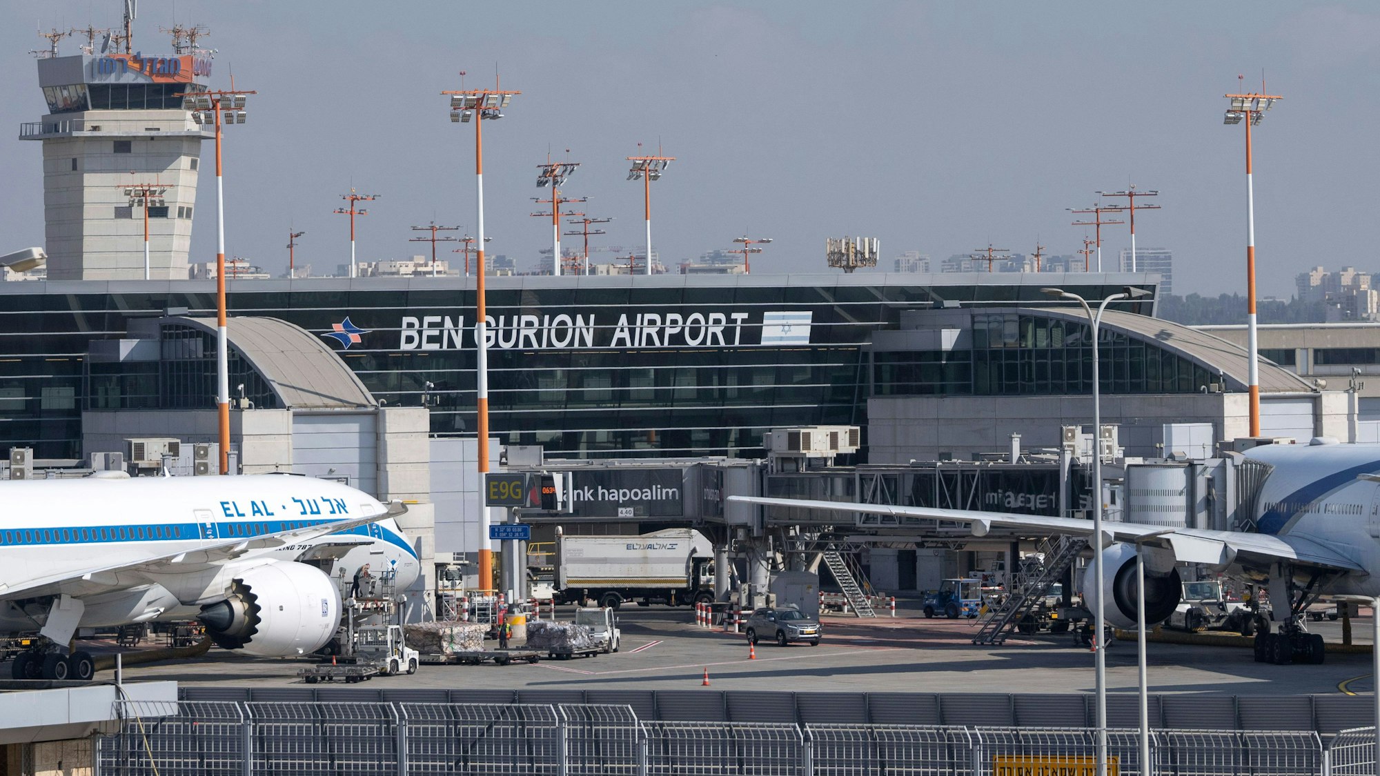 Sieben Passagiere wurden nach einer Schlägerei auf Flug von Tel Aviv nach Bukarest wegen Ordnungswidrigkeit mit Geldbußen belegt. (Symbolbild)