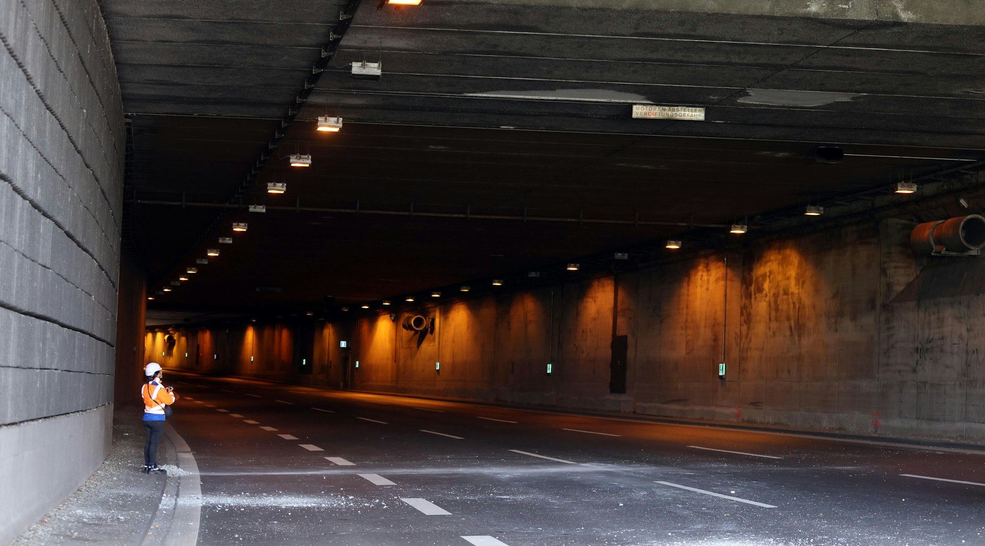 Lärmschutz-Putz löst sich von der Decke im Herkulestunnel