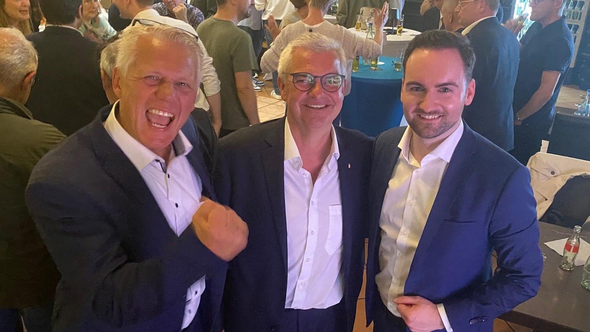 Zu sehen sind Bürgermeisterkandidat Marc Prokop, Parteichef Andre Hess und der Fraktionsvorsitzende Holger Köllejan.