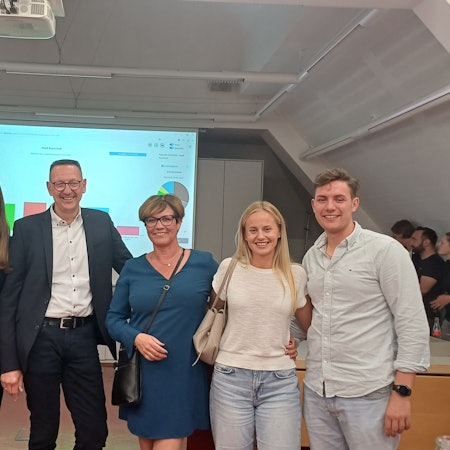 Dirk Runge mit seiner Familie im Rathaus