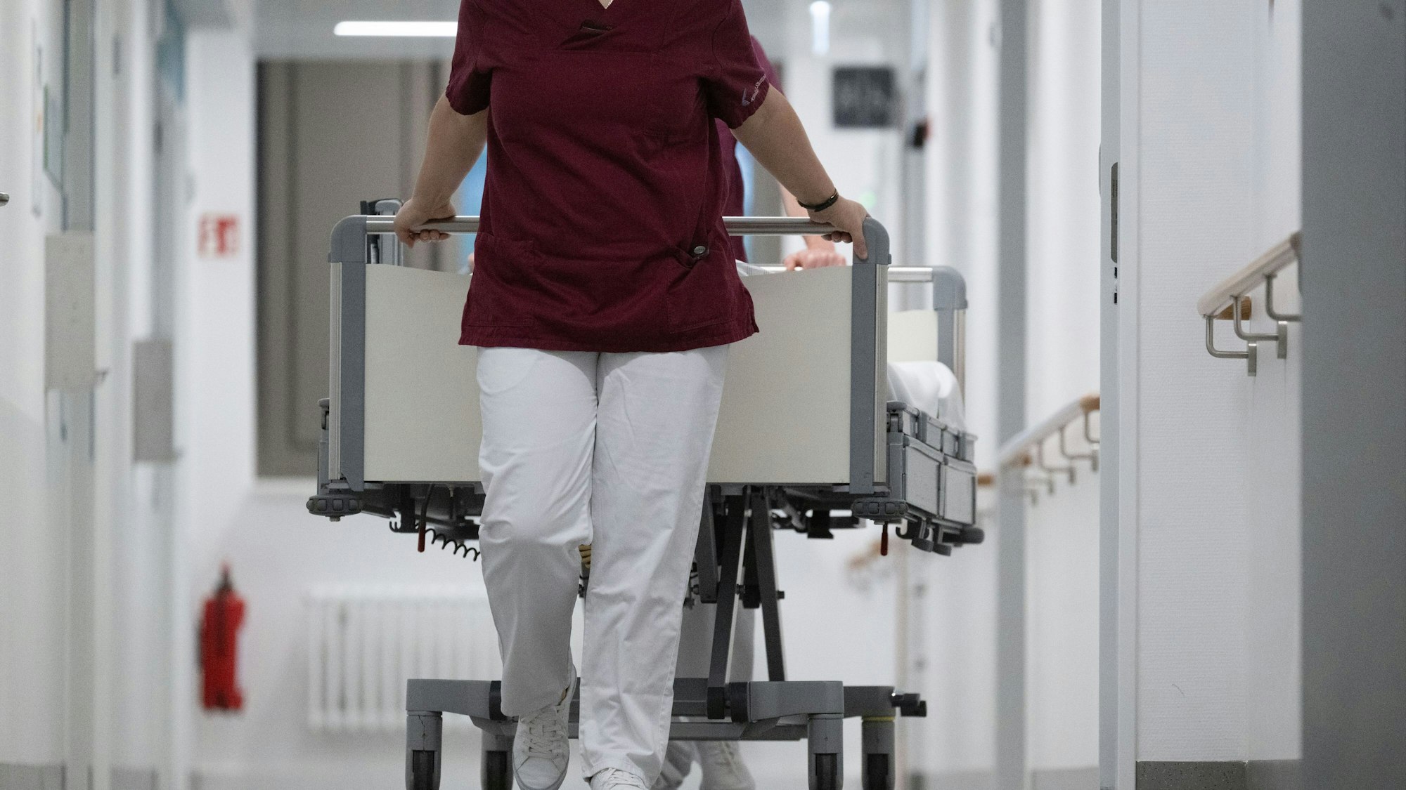Blutkonserven und Medikamente sind knapp; regelmäßige Schutzübungen zur Vorbereitung auf Massenunfälle sind dringend notwendig. (Symbolbild)
