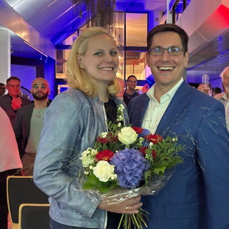 Bürgermeister Dr. Max Leitterstorf zusammen mit Gattin Sandra als er zur Wiederwahl beglückwünscht wurde.