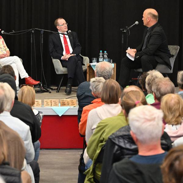 Podiumsdiskussion mit den Bürgermeisterkandidaten. v.l. Michael Eyer, Dagmar Keller-Bartel, Hans Schlömer, Guido Wagner
