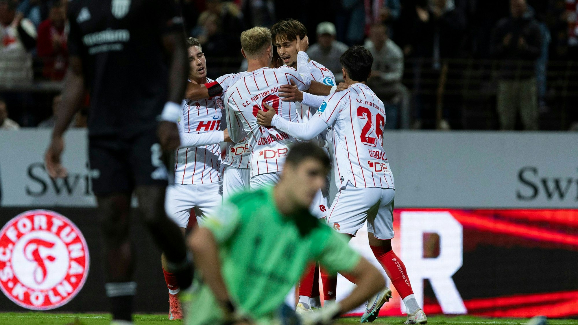 Großer Jubel bei Fortuna Köln nach dem Ausgleich