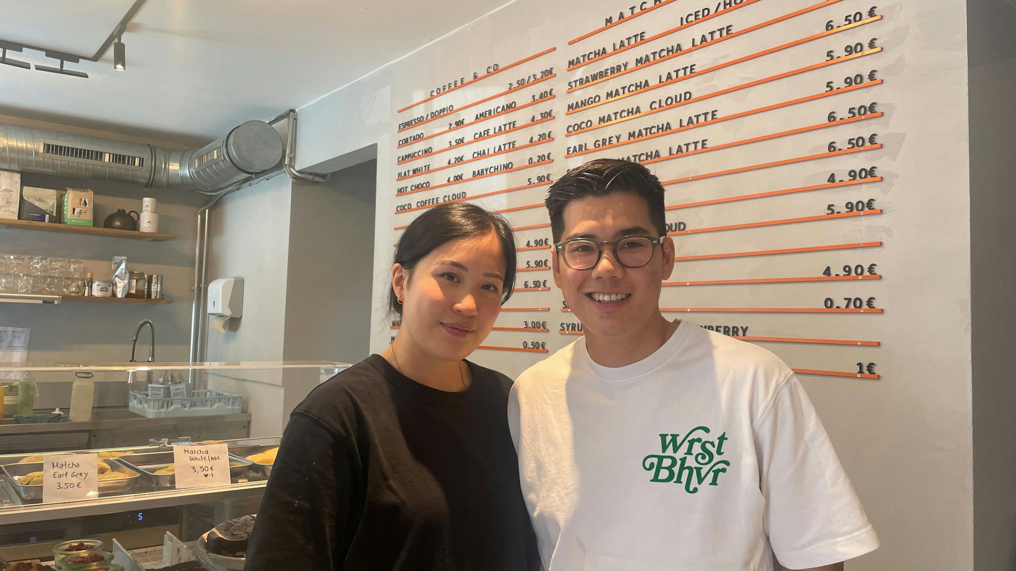 Haben sich den Traum vom eigenen Café erfüllt: Thi My Huyen Dao und Duc Anh Nguyen (vl.)