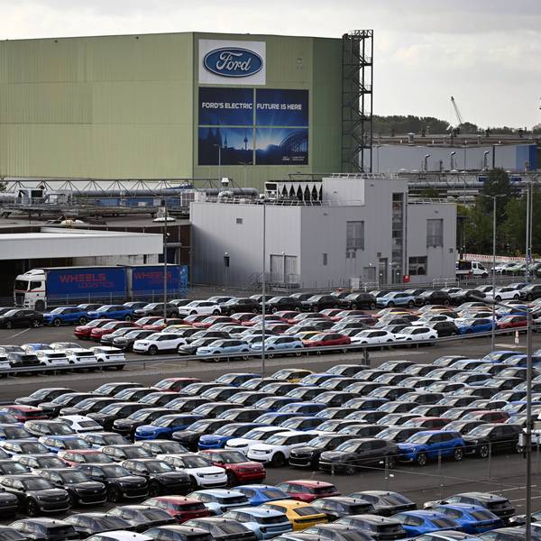 Köln: Fabrikneue Ford-Autos stehen zur Auslieferung bereit auf dem Gelände der Ford-Werke.