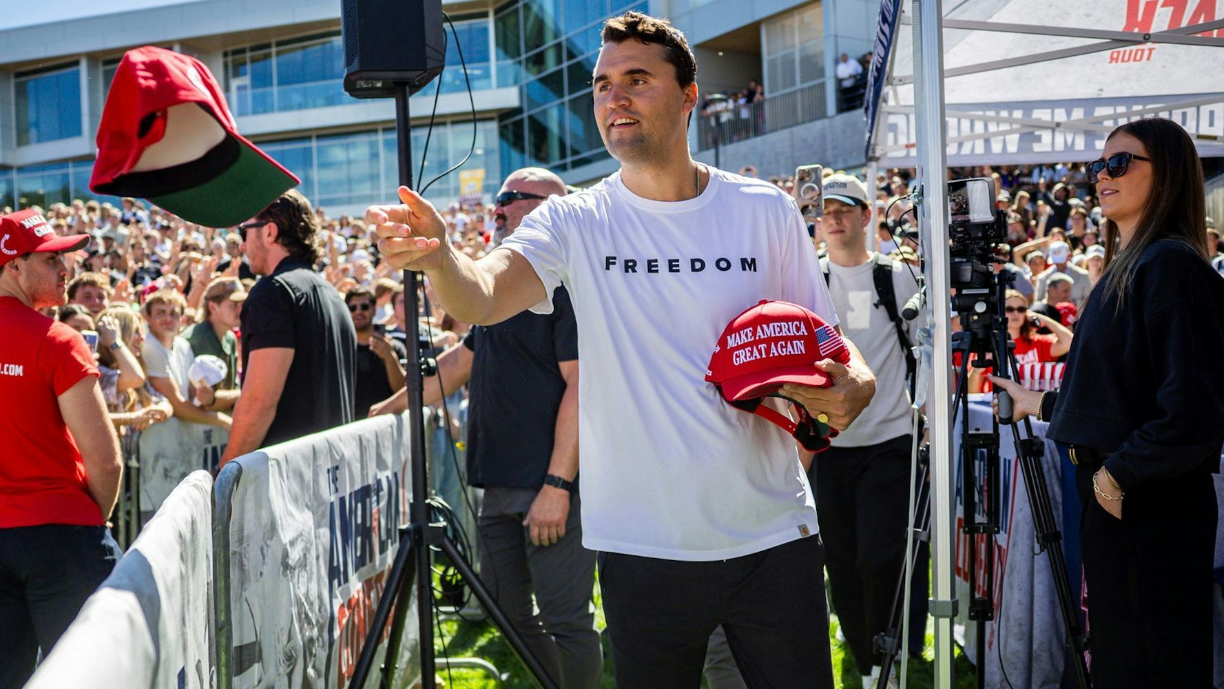 Nach dem Tod des rechten US-Aktivisten Charlie Kirk wurde der Tatverdächtige wegen Mordes angeklagt. (Archivbild)