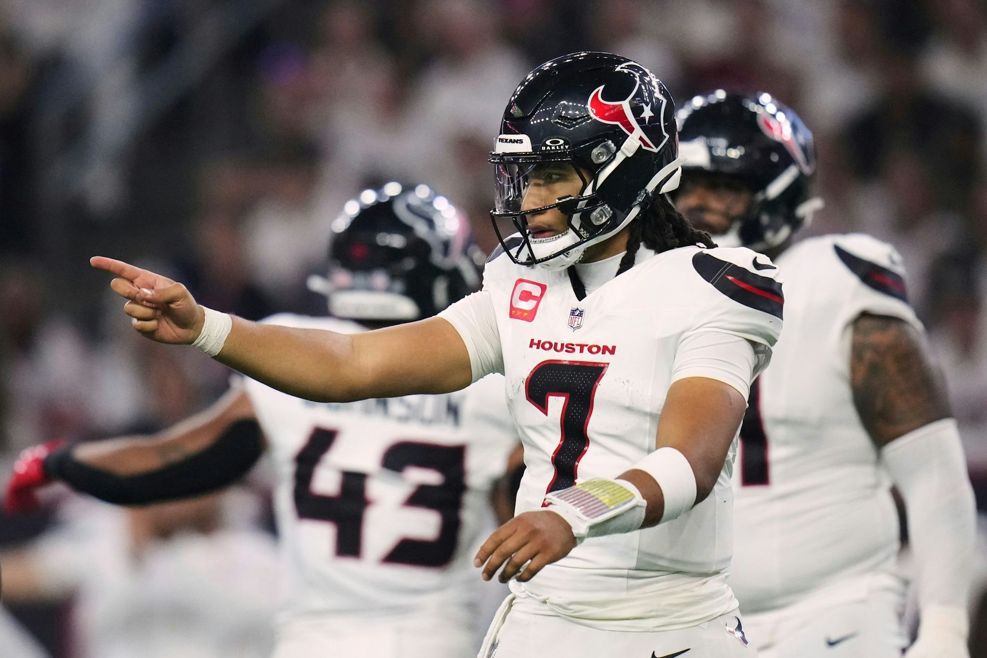 Texans-Quarterback C.J. Stroud (vorne) hat noch nicht so richtig in die Saison gefunden. Im Hintergrund ist Jakob Johnson.