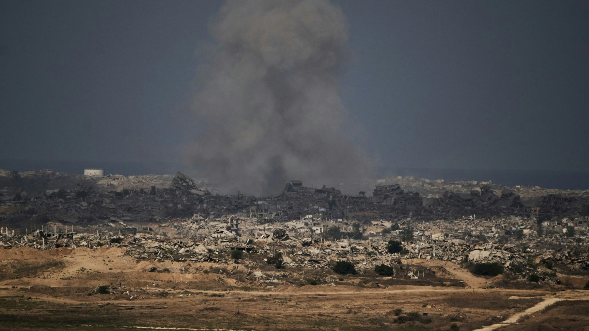 Rauch steigt auf nach einem israelischen Militärschlag im nördlichen Gazastreifen.