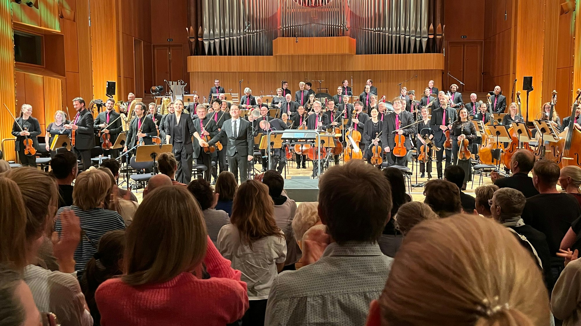 Stehende Ovation: Martina Hill und das WDR-Funkhausorchester erzählen die Geschichte von Robin Hood