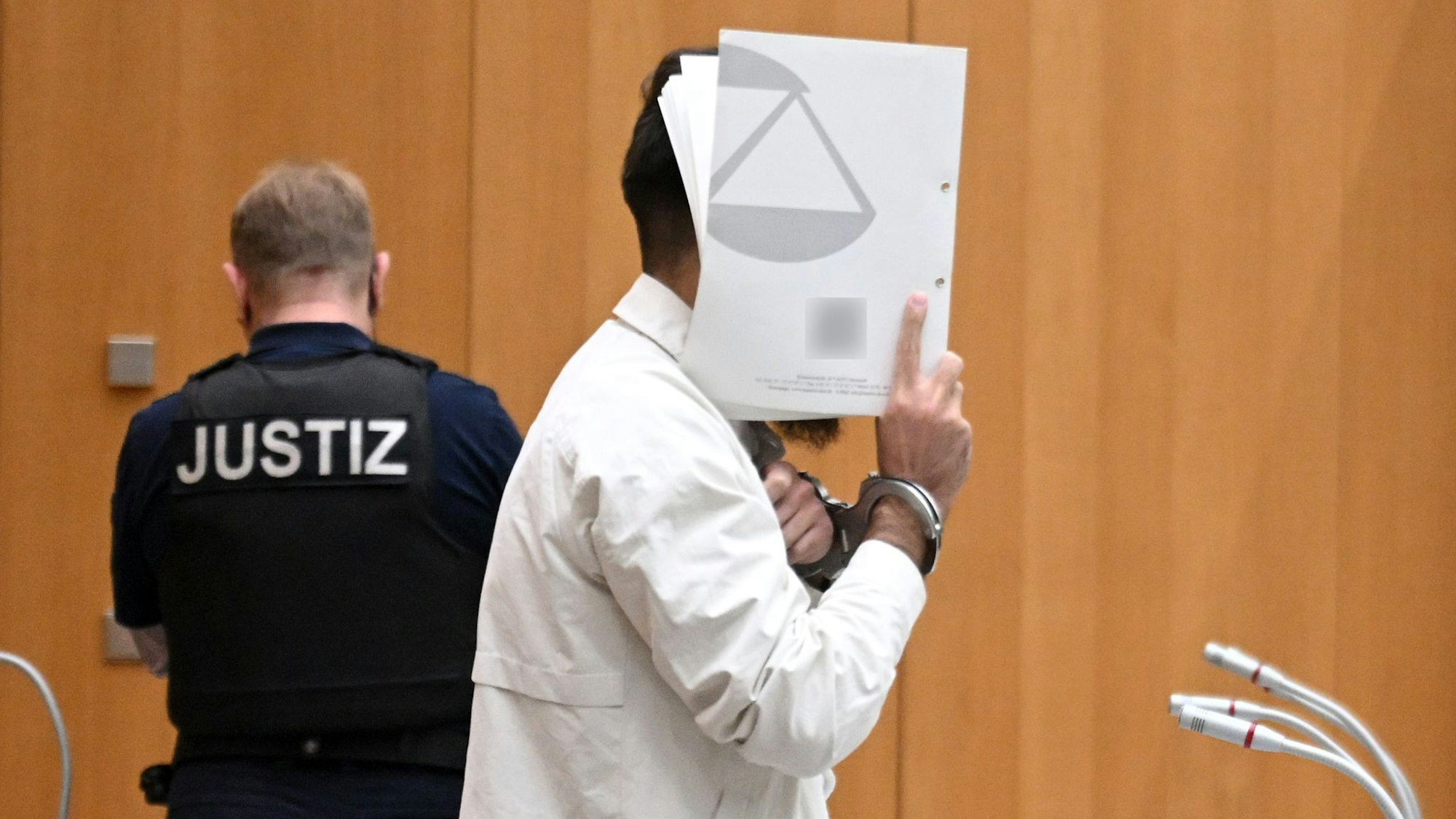 Das Gericht stellte die besondere Schwere der Schuld fest.