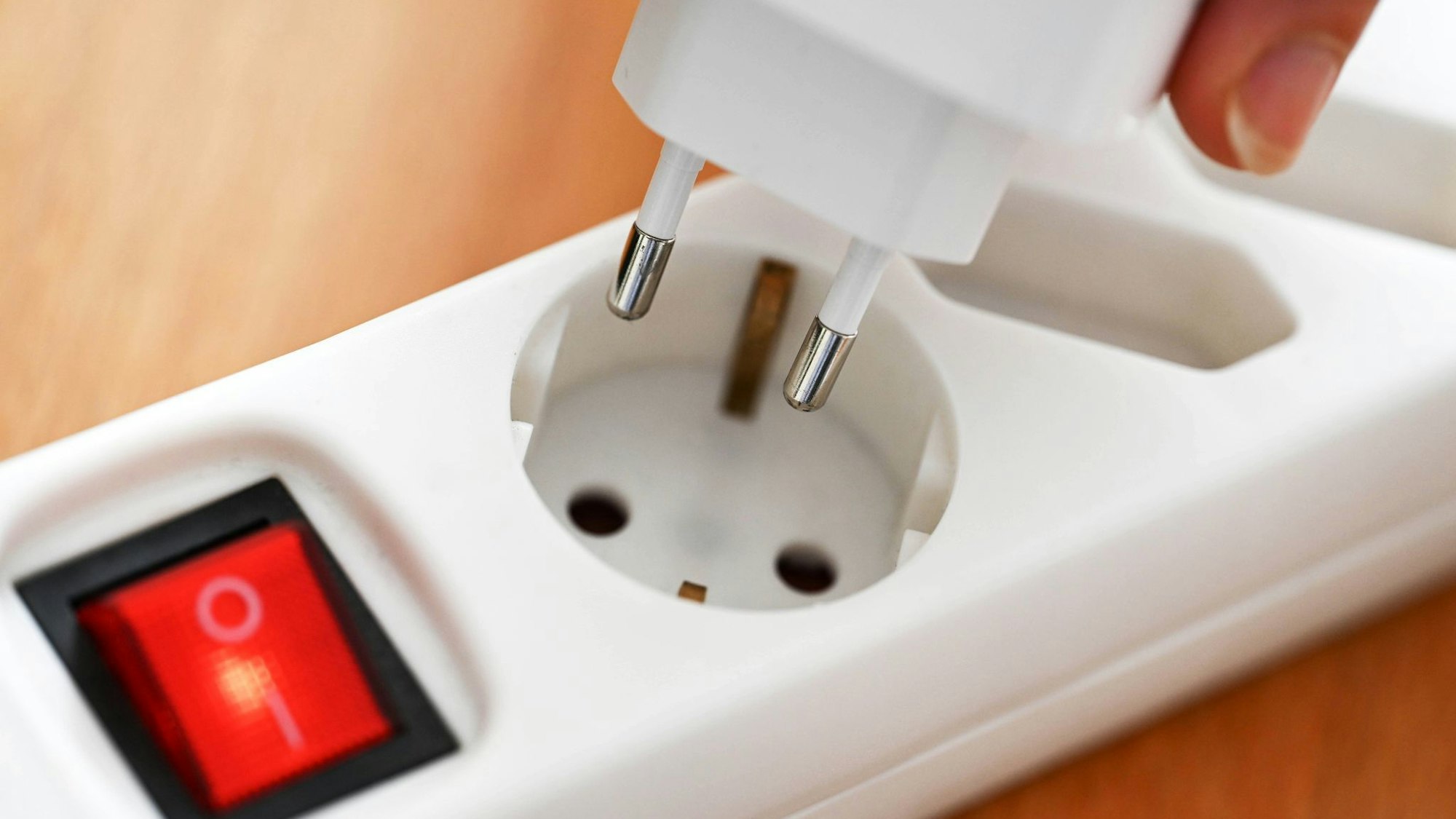 Die Stromrechnung sprengt bei vielen Haushalten das Budget. (Symbolbild)