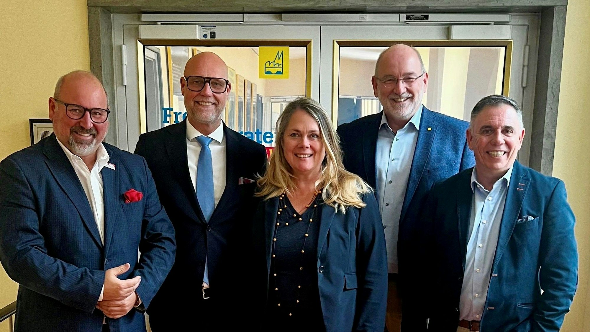 Die neue FDP-KSG-Fraktion im Kölner Stadtrat mit den Ratsmitgliedern (v. l.): Roberto Campione, Volker Görzel, Stefanie Ruffen, Ralph Sterck und Fraktionsgeschäftsführer Ulrich Breite.
