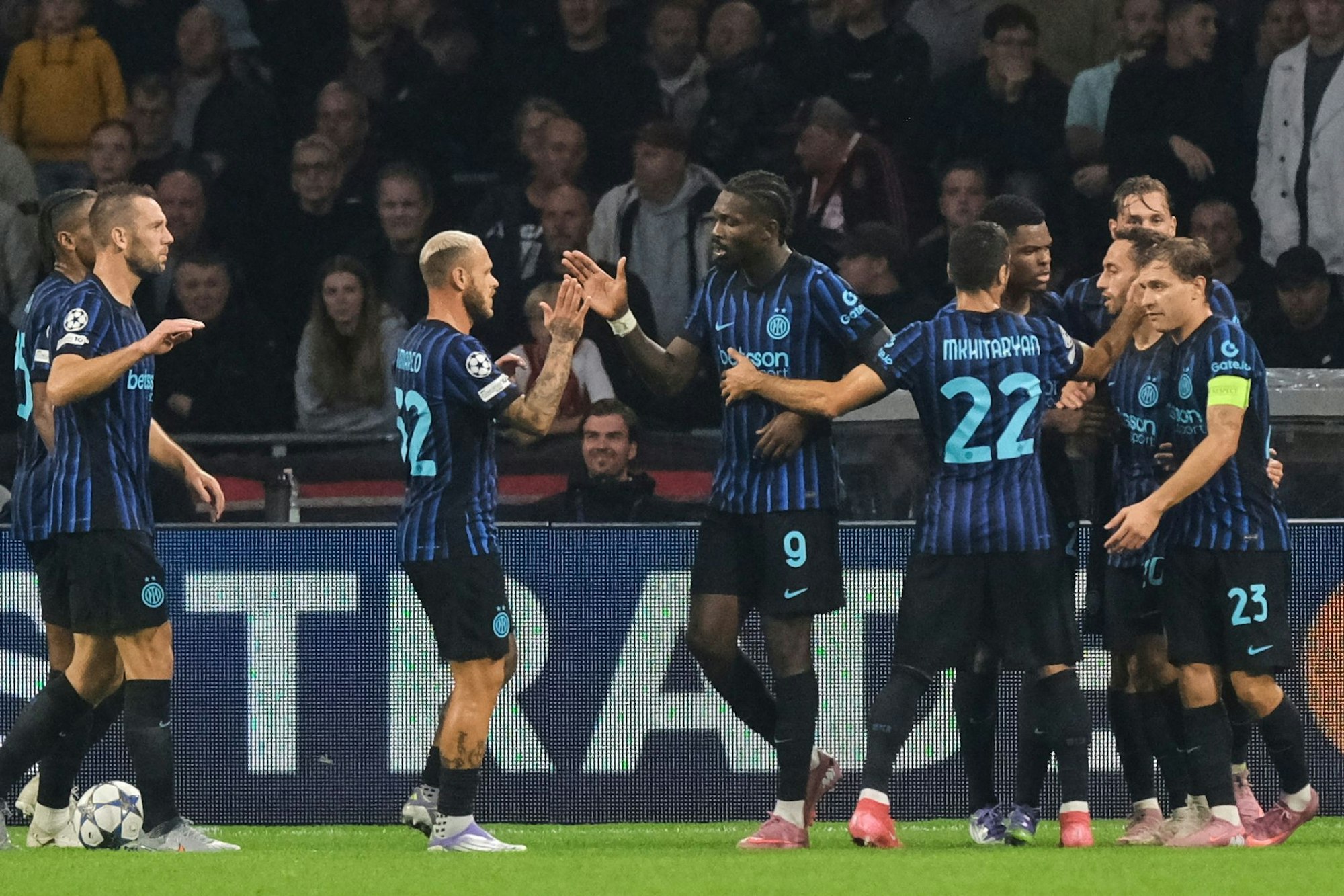 Marcus Thuram (Mitte) erzielte beide Tore für Inter