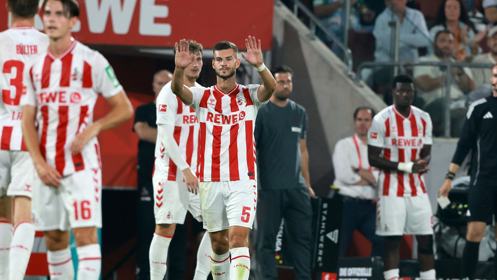 1. FC Köln vs. SC Freiburg, 2. Spieltag, 31.08.2025, 19.30 Uhr, Mitte: Tom Krauß (1. FC Köln), Bild: Herbert Bucco