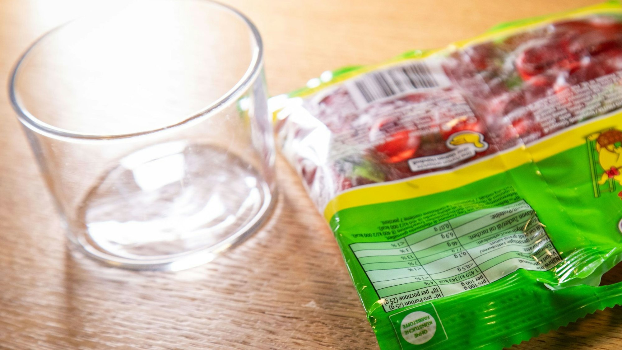 Süße Nascherei: Lässt sich eine Fruchtgummitüte mit einem Hack einfach öffnen und wieder verschließen?