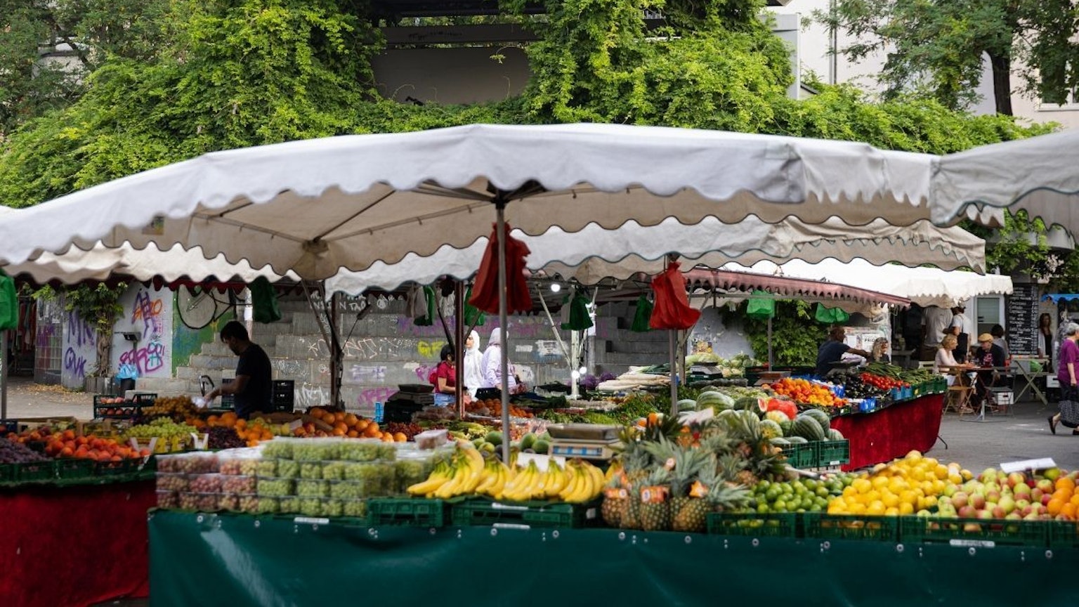 Kölner Wochenmarkt auf dem Wilhelmplatz.