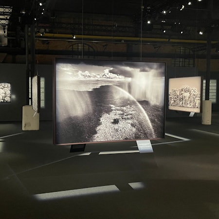 Blick in die Ausstellung Amazônia mit Fotos von Sebastião Salgado in Brüssel