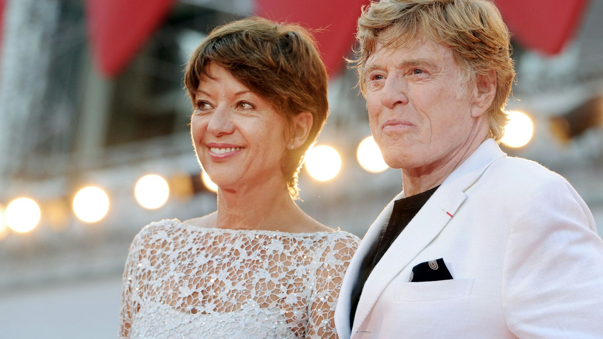 US-Schauspieler Robert Redford und seine Frau Sibylle Szaggars beim Filmfest in Venedig im Jahr 2012