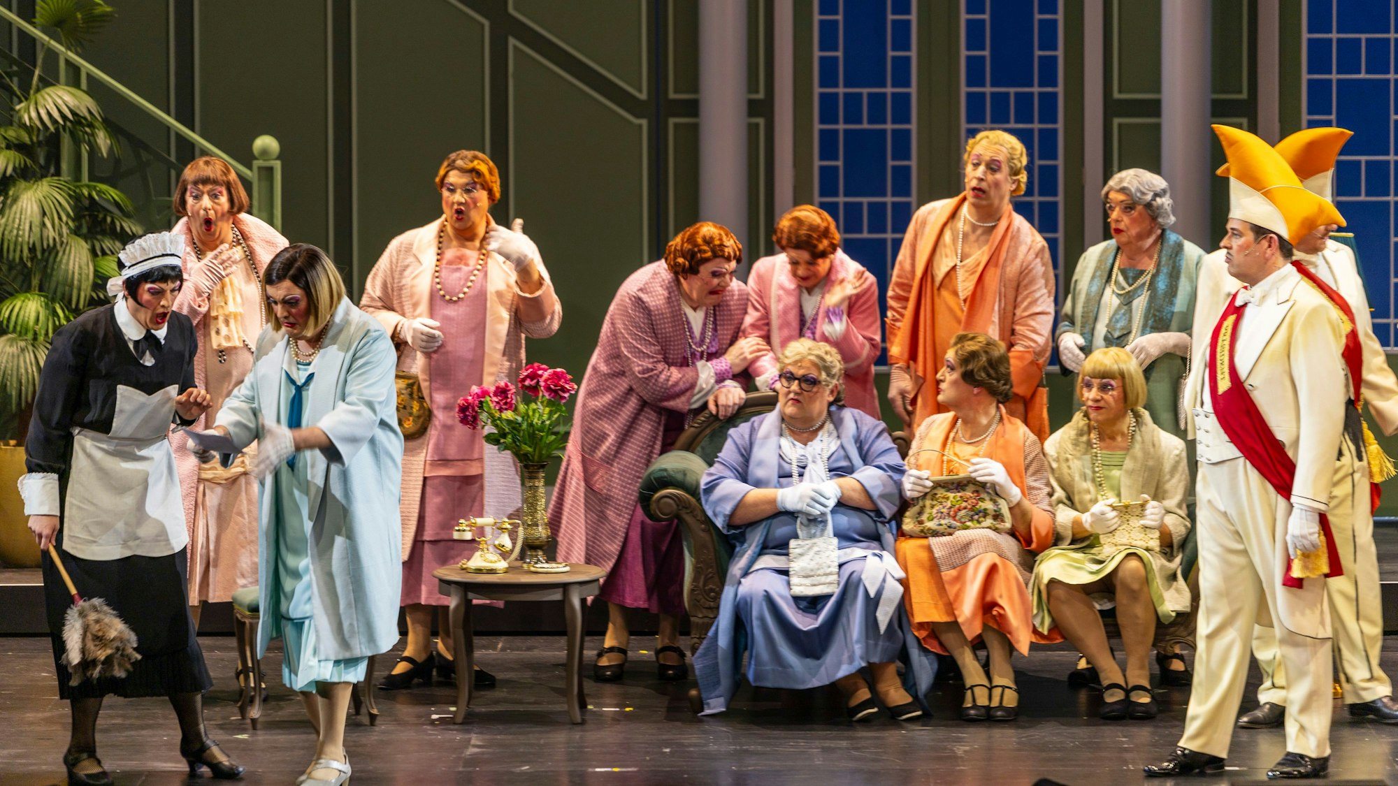 Der Kölner Männer-Gesang-Verein auf der Bühne.