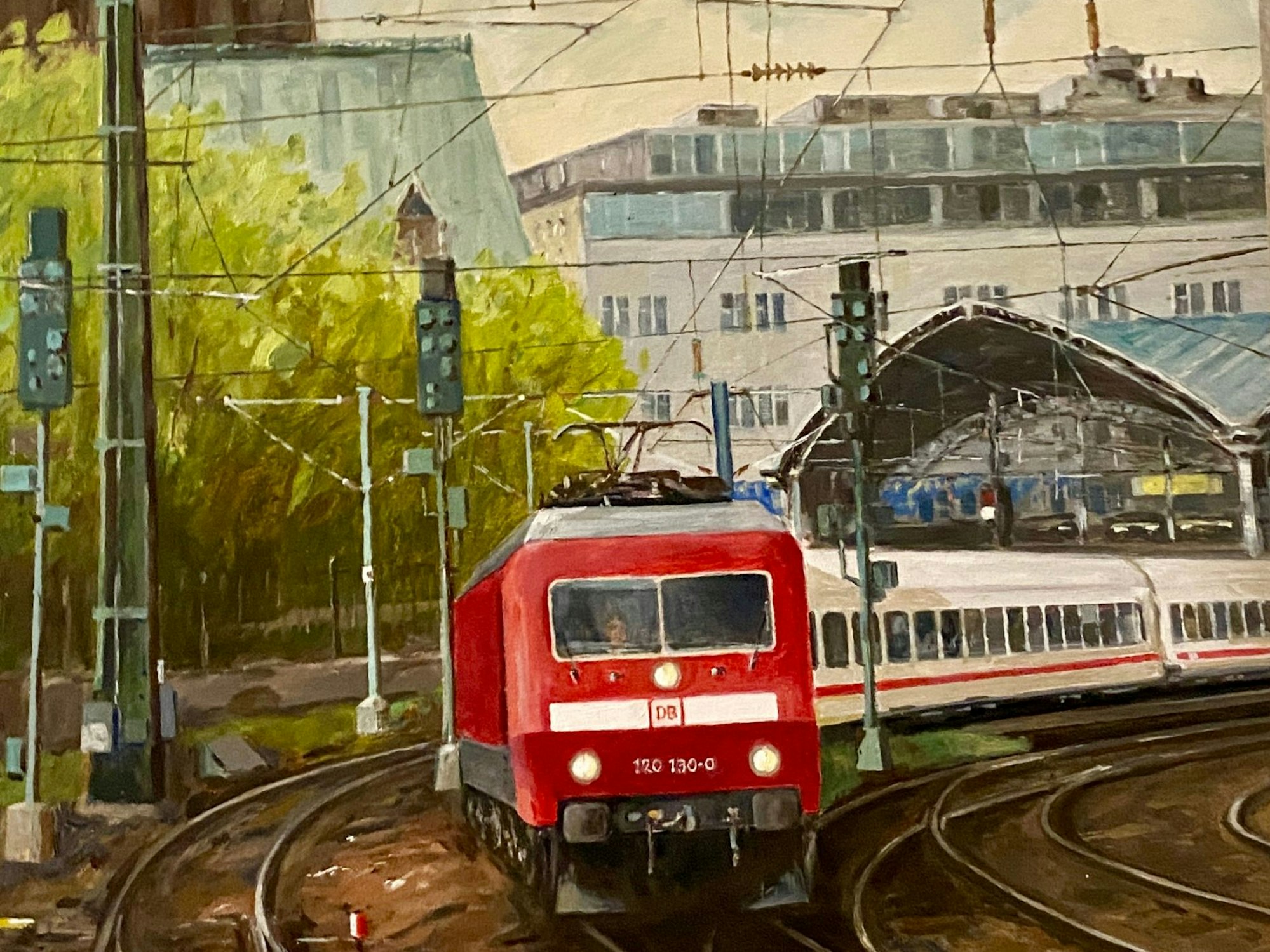 Auf dem naturalistisch gemalten Ölbild sieht man einen Zug, der aus dem Kölner Hauptbahnhof herausfährt.