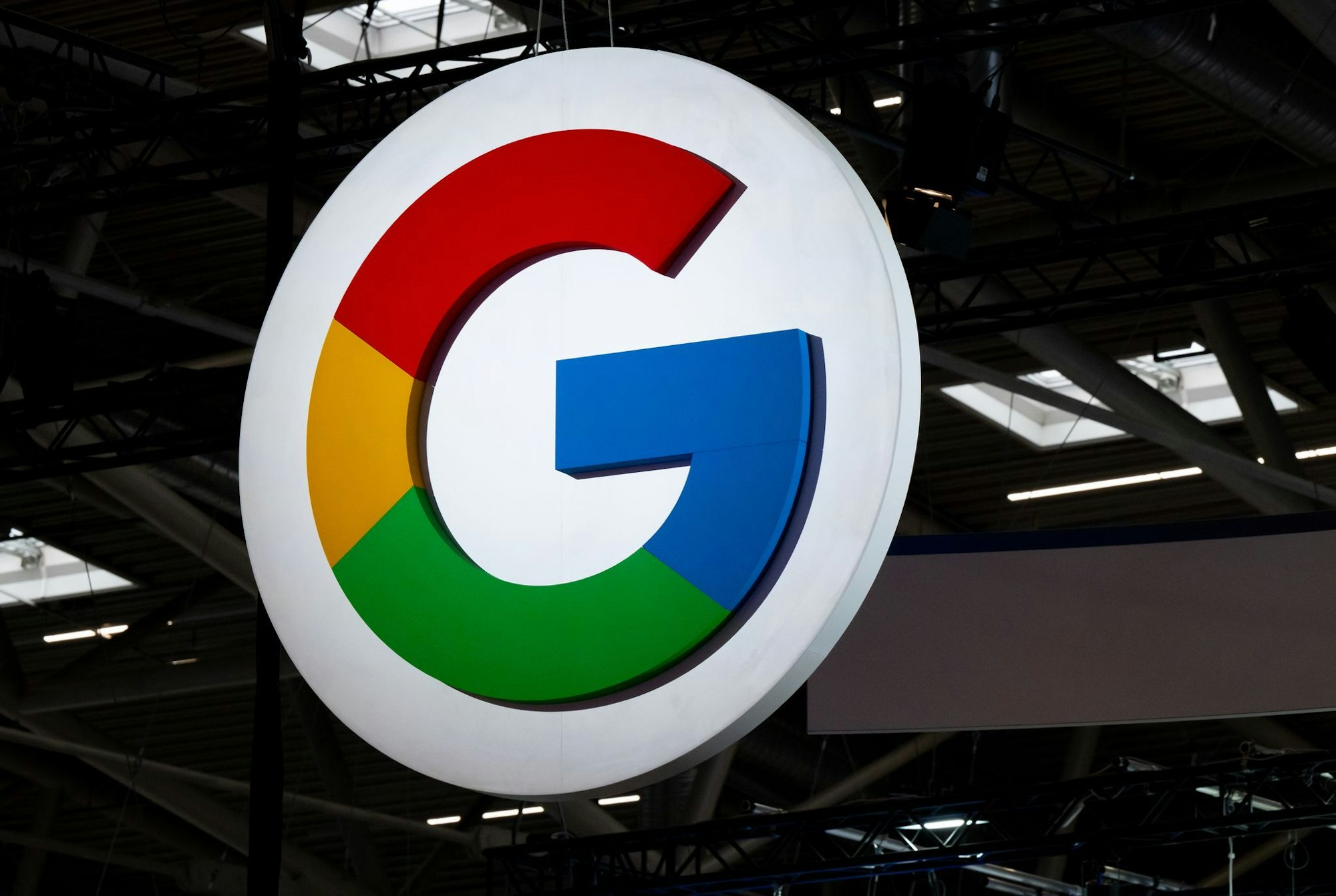 Google soll stärker reguliert und steuerlich in die Pflicht genommen werden, fordert der Kulturstaatsminister. (Symbolbild)
