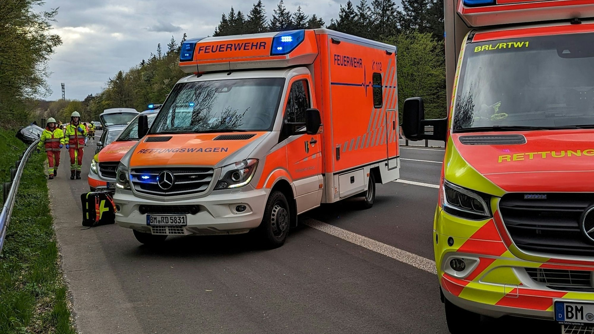 Die Feuerwehr Brühl kümmerte sich um die verletzten Autofahrer. (Archivfoto)