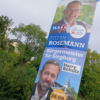 Stefan Rosemann (SPD) und Harry Schulz (CDU) gehen am 28. September in die Stichwahl um das Siegburger Bürgermeisteramt, Wahlplakate