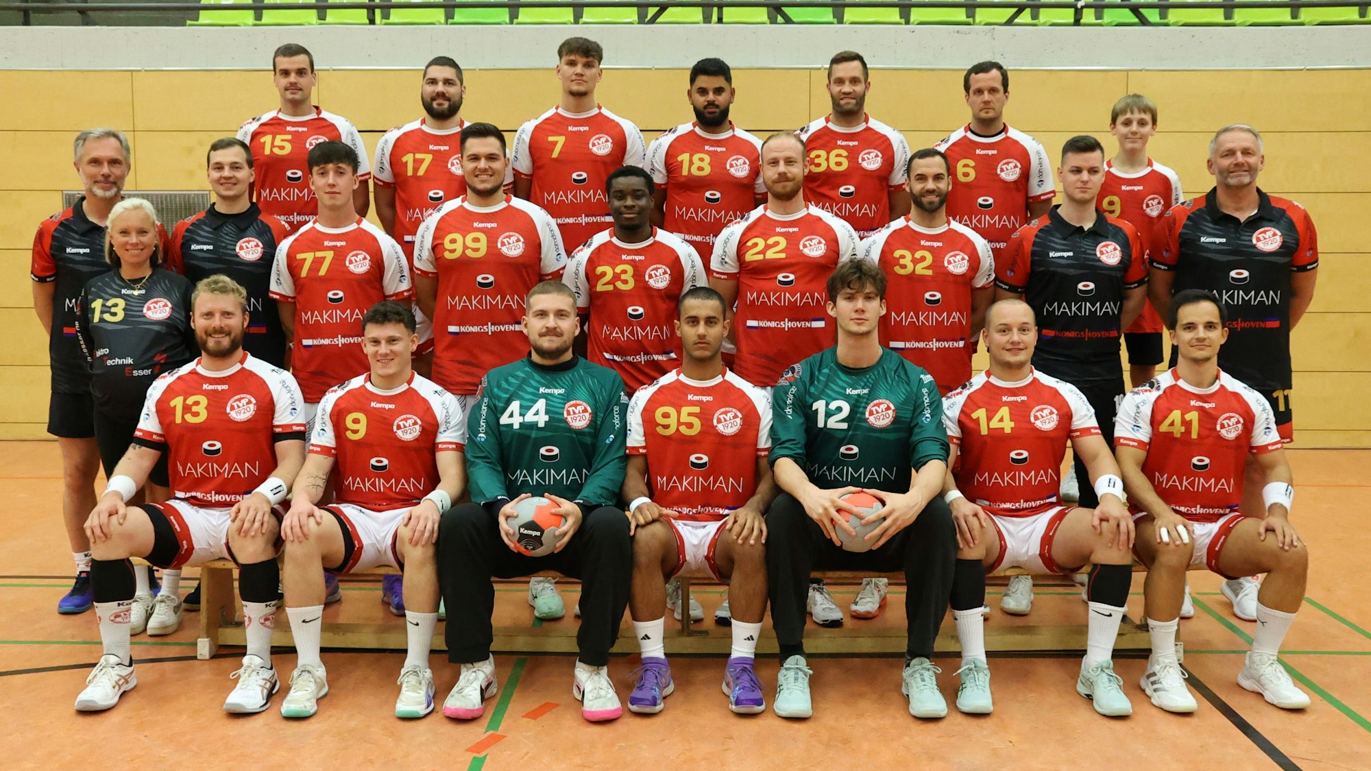 Die Mannschaft des TV Palmersheim steht in drei Reihen auf ihrem Mannschaftsfoto.