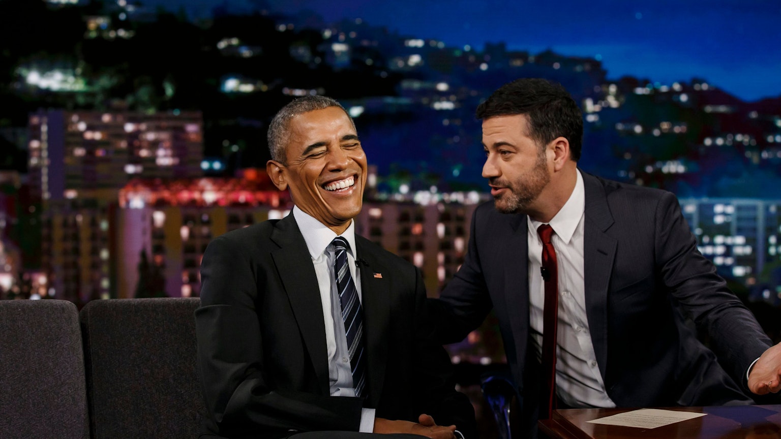 Der frühere US-Präsident Barack Obama (li) und der Fernsehmoderator Jimmy KImmel (r).