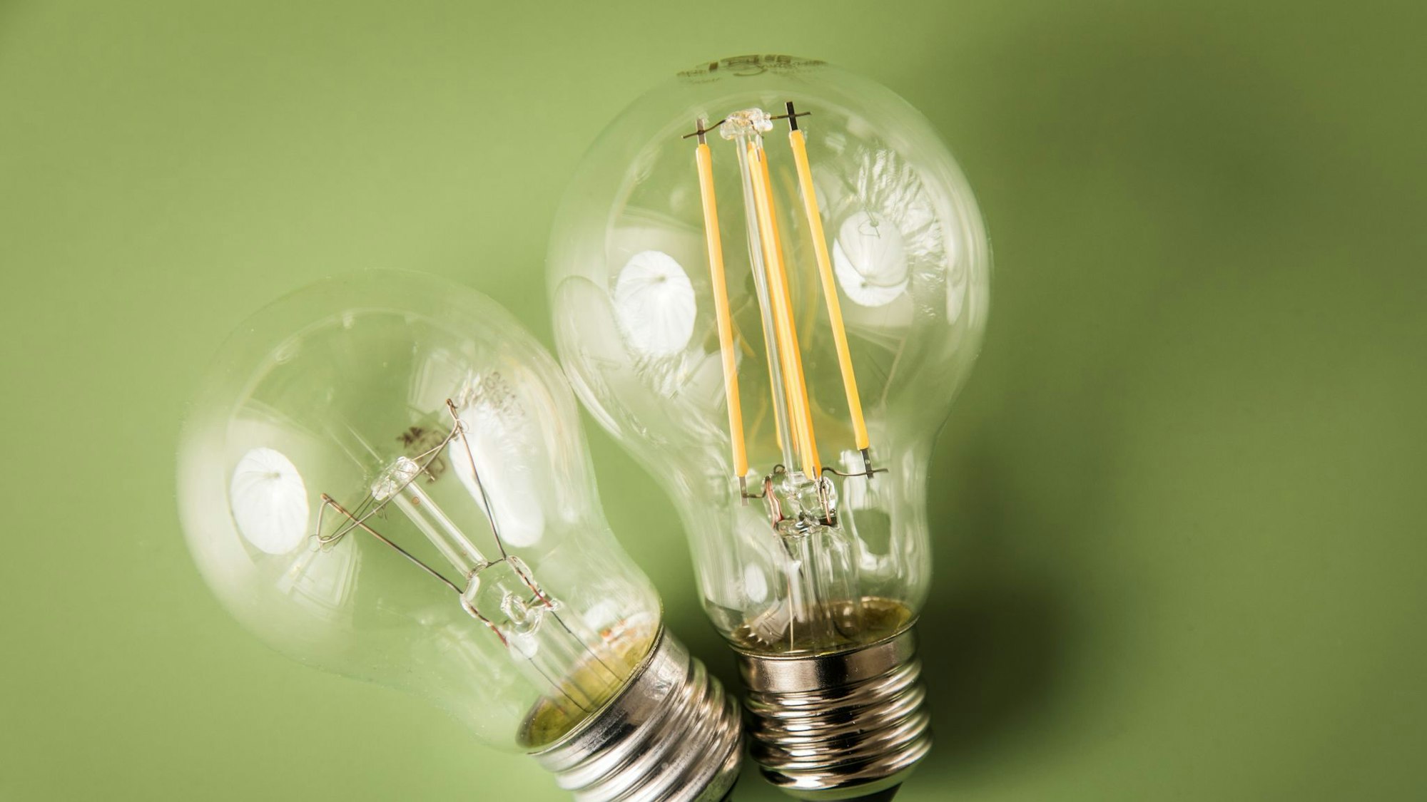 Alte Glühbirnen kosten viel Strom: Moderne LED-Lampen sparen bis zu 90 Prozent Energie.