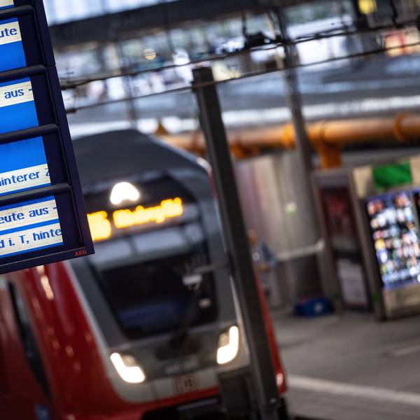 Bei hohen Verspätungen stopp die Deutsche Bahn den Zug. Der Spiegel wirft der DB jetzt vor, damit Statistiken beschönigen zu wollen. (Symbolbild)