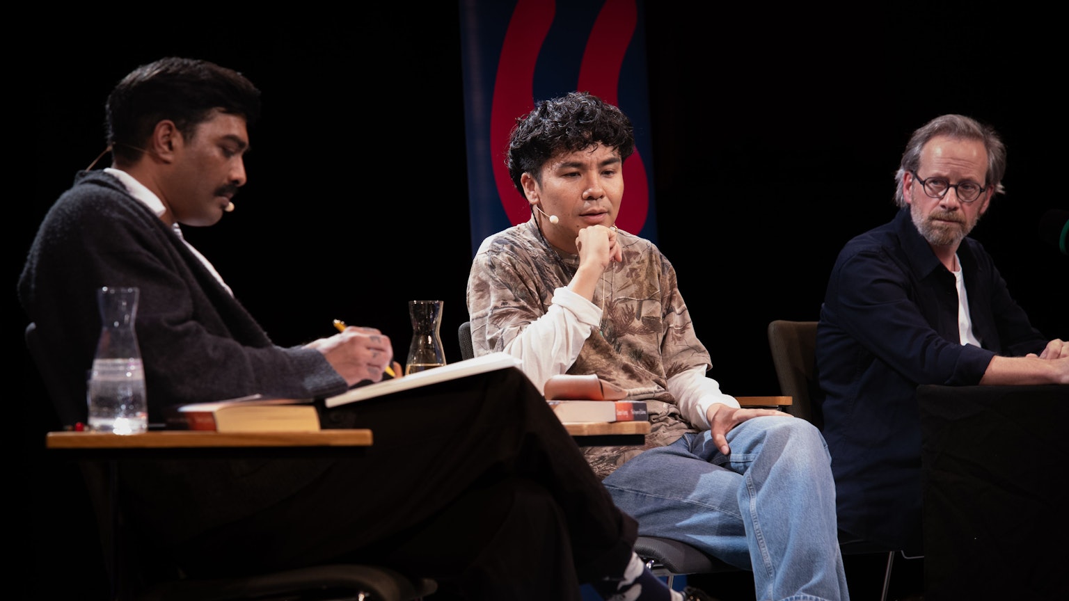 Ocean Vuong mit Moderator Senthuran Varatharajah und Schauspieler Florian Busch