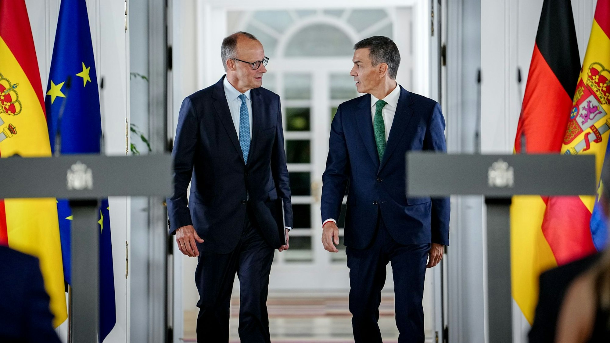 Bundeskanzler Merz betont bei seinem Antrittsbesuch in Madrid, dass Deutschland an der Seite Israels stehe.