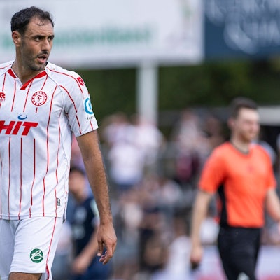 Hamadi Al Ghaddioui im Spiel gegen Velbert, wo der Stürmer einen Dreierpack erzielte.