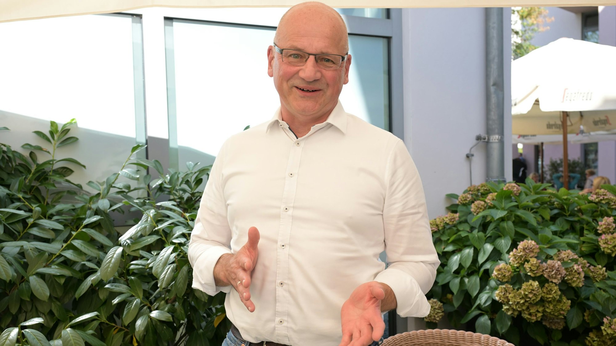 Giselher Dick stellt seine Fachkompetenz heraus.