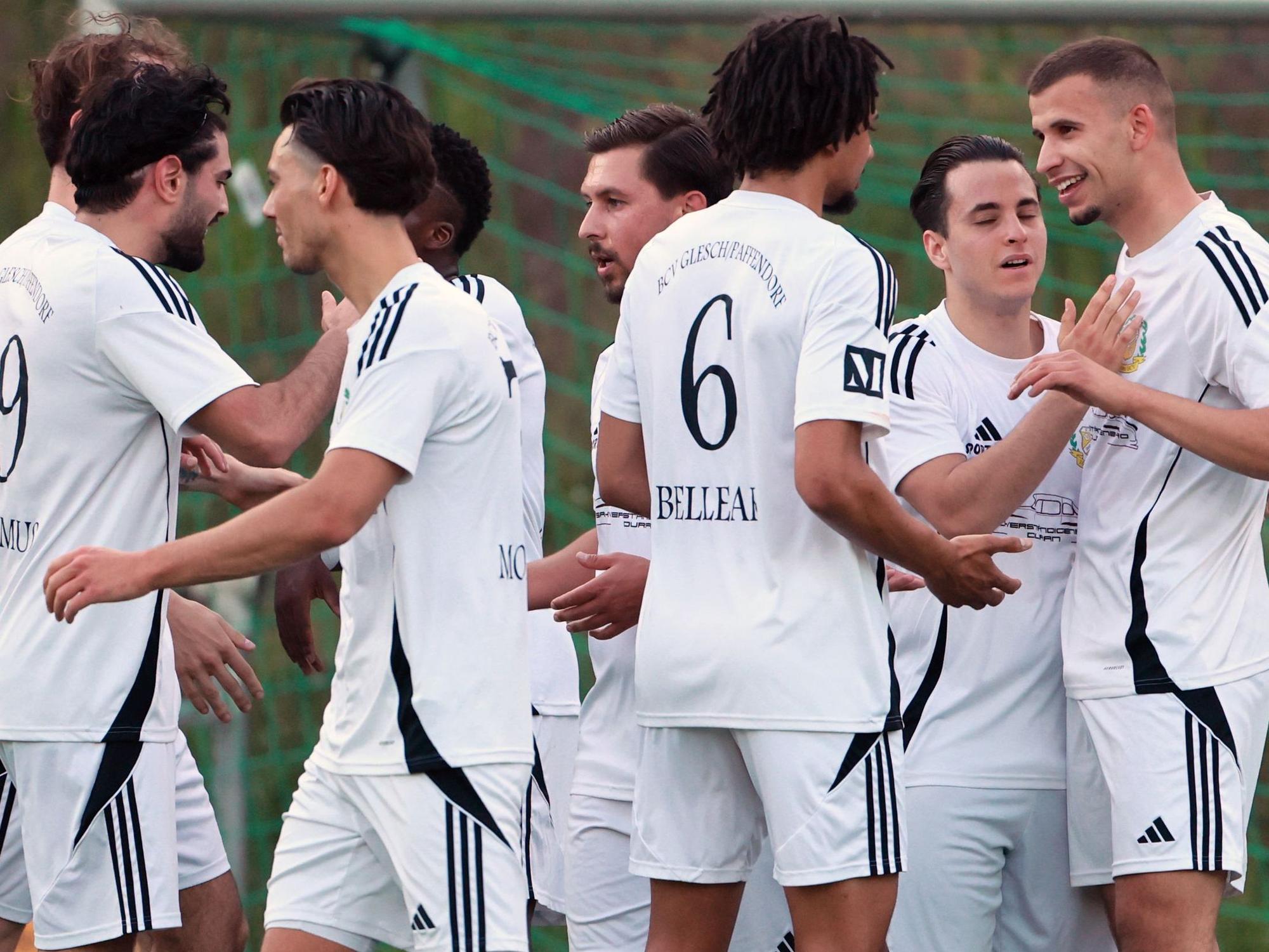 Das Foto zeigt jubelnde Glescher Spieler, die am Ende dennoch verlieren.