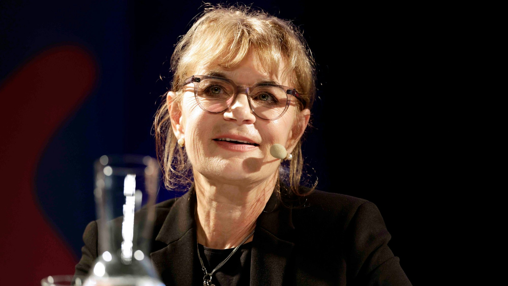 Susanne Abel liest aus ihrem Roman „Du Musst Meine Hand Fester Halten, Nr. 104" im Rahmen der lit.Cologne.