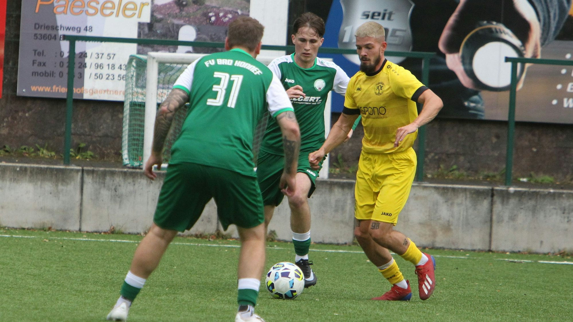 Philip Miermann (Mitte) traf gleich zweimal für den FV Bad Honnef ins Schwarze.