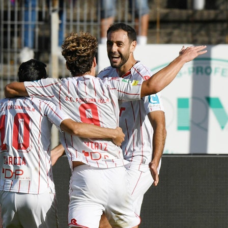 30.08.2025, xophax, Fussball Regionalliga West Fortuna Köln gegen Fortuna Düsseldorf II 3 zu 2 für Fortuna Köln Torschütze Hamadi Al Ghaddioui , rechts mit Rafael Garcia und Enzo Wirtz alle Fortuna Köln Köln *** 30 08 2025, xophax, Soccer Regionalliga West Fortuna Köln vs Fortuna Düsseldorf II 3 to 2 for Fortuna Köln Goalscorer Hamadi Al Ghaddioui , right with Rafael Garcia and Enzo Wirtz all Fortuna Köln Köln