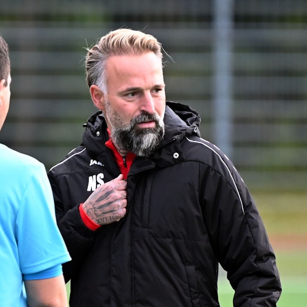 Fußball
SV Schlebusch - SpVg Porz
TR: Jonas Wendt (Porz)
Foto: Uli Herhaus