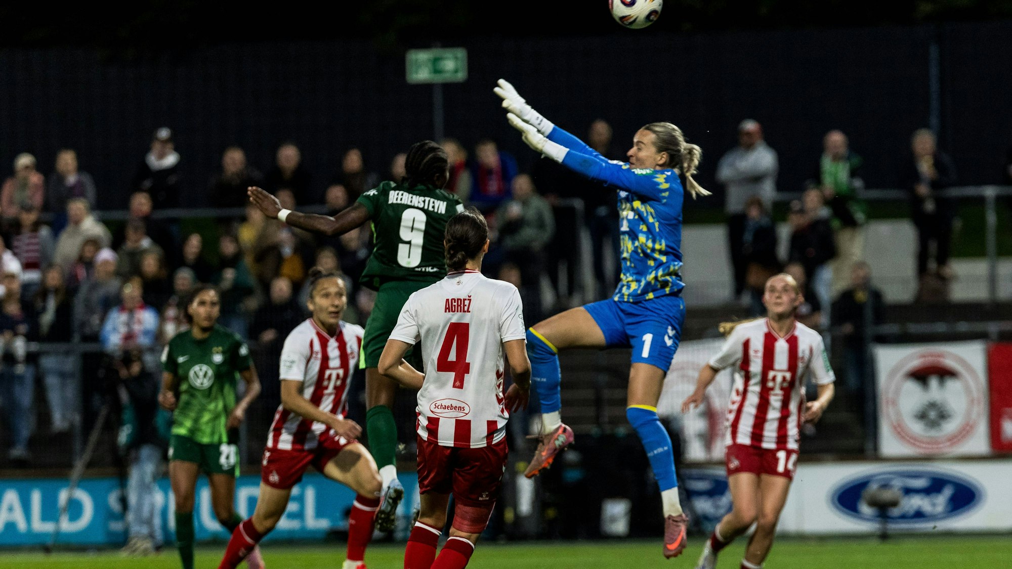 Google Pixel Frauen-Bundesliga, 1. FC Köln - VfL Wolfsburg 21.09.2025 Lineth Beerensteyn VfL Wolfsburg, 9 köpft zum 1:1, Lisa Schmitz 1. FC Köln, 1 kann das Tor nicht verhindern Google Pixel Frauen-Bundesliga, 1. FC Köln - VfL Wolfsburg Köln, Franz-Kremer-Stadion am 21.09.2025 DFB REGULATIONS PROHIBIT ANY USE OF PHOTOGRAPHS AS IMAGE SEQUENCES AND/OR QUASI-VIDEO. *** Google Pixel Frauen Bundesliga, 1 FC Köln VfL Wolfsburg 21 09 2025 Lineth Beerensteyn VfL Wolfsburg, 9 heads to 1 1, Lisa Schmitz 1 FC Köln, 1 cant prevent the goal Google Pixel Frauen Bundesliga, 1 FC Köln VfL Wolfsburg Köln, Franz Kremer Stadion am 21 09 2025 DFB REGULATIONS PROHIBIT ANY USE OF PHOTOGRAPHS AS IMAGE SEQUENCES AND OR QUASI VIDEO Copyright: xBEAUTIFULxSPORTS/Wunderlx