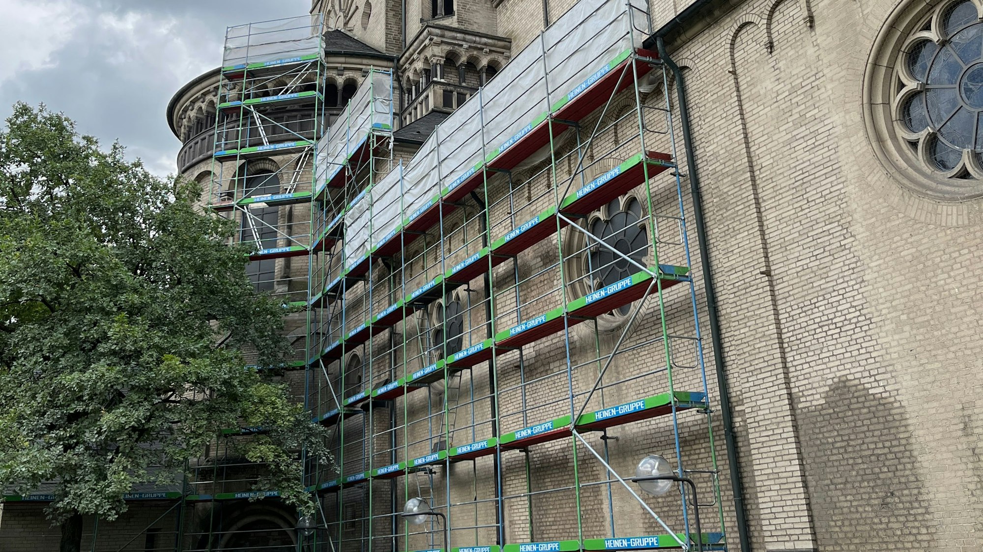 Mit Zäunen wurde die Kirche abgesperrt.