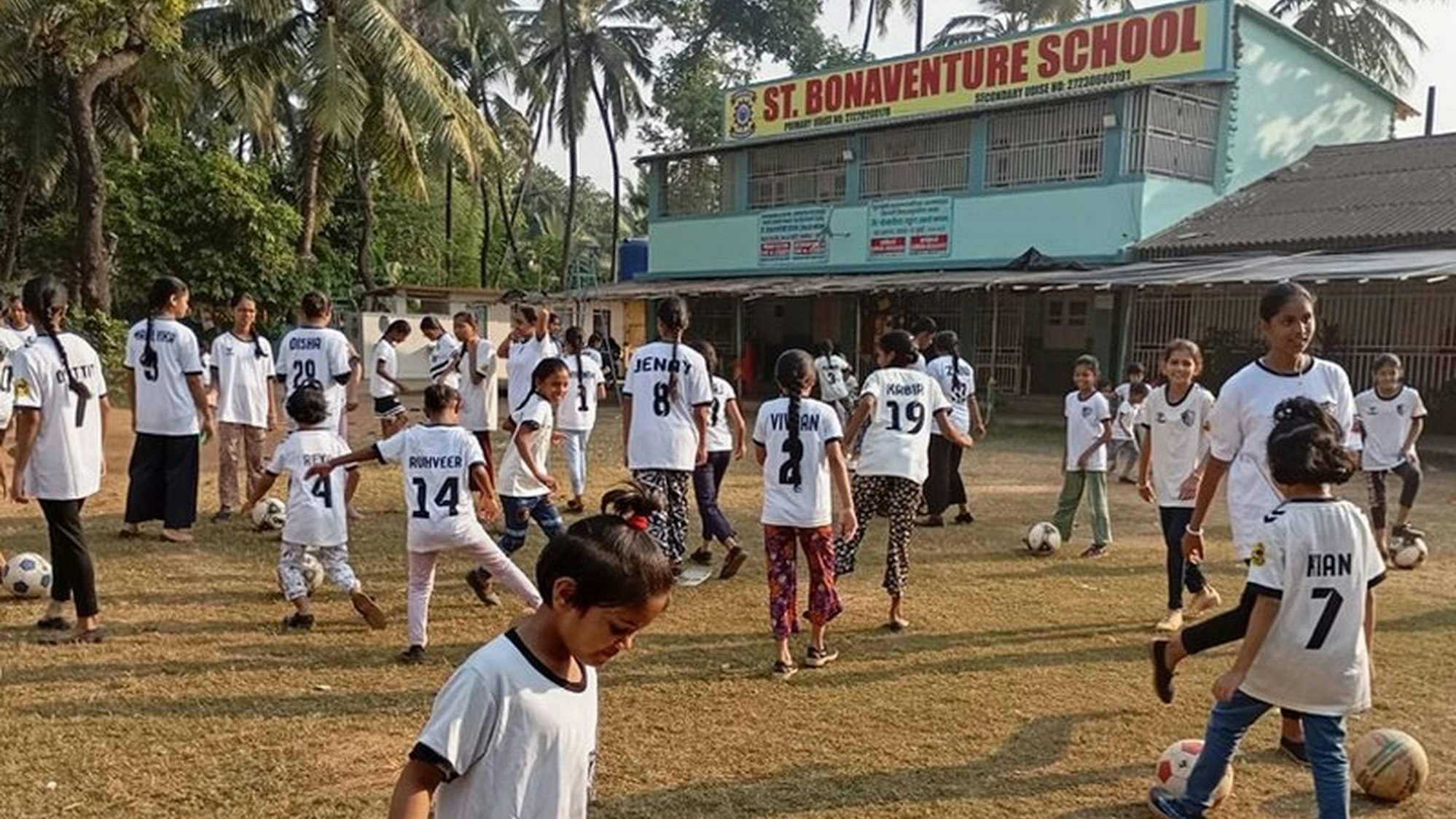 Schulbildung und Sport für die Mädchen im indischen Heim fördert der Verein aus Siegburg.