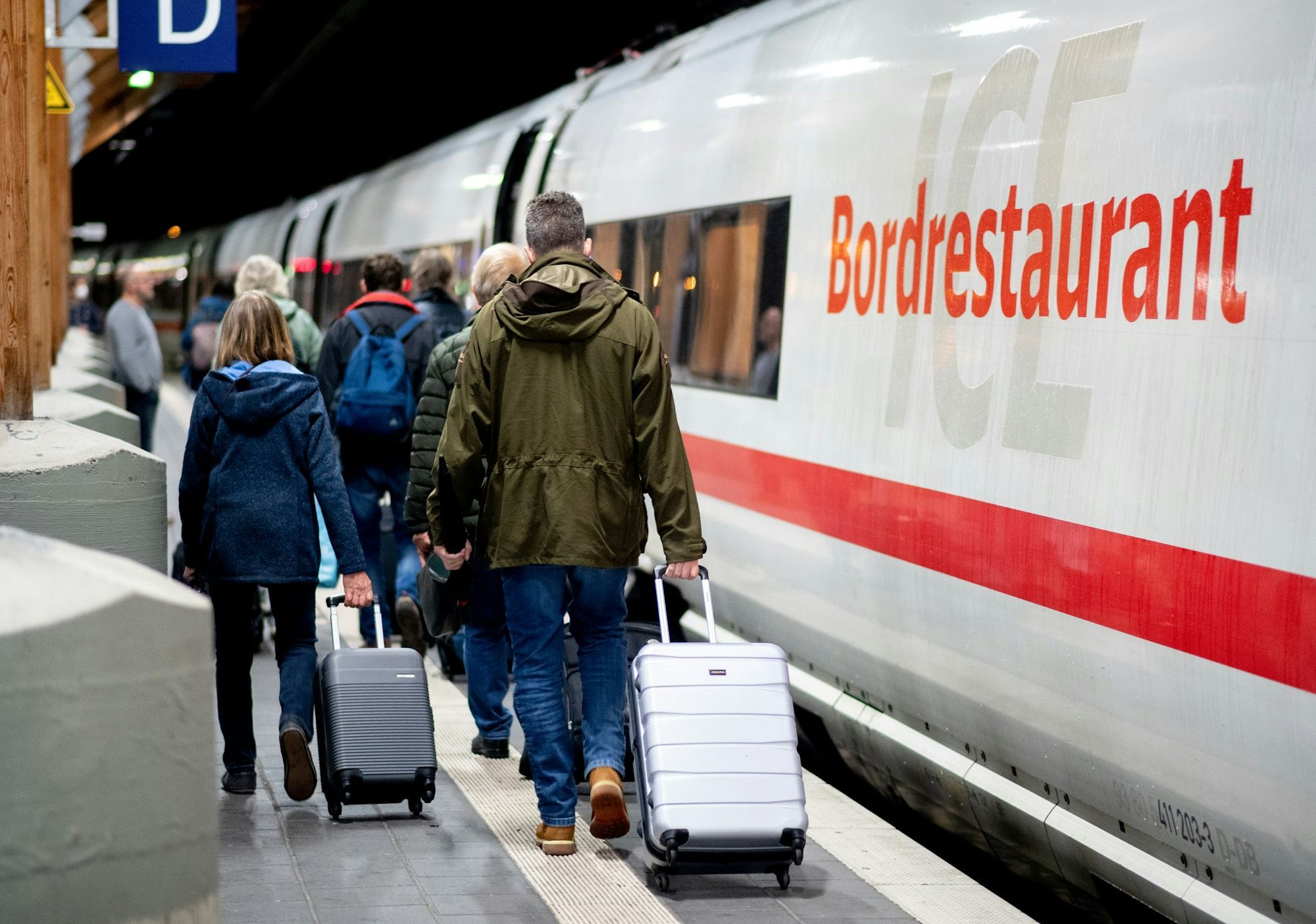 Wird das Angebot in den Bordbistros bald wieder besser? Der Minister setzt darauf, um die Kunden zufriedener zu stimmen. (Archivbild)